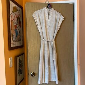 Lovely Vintage 60s Mod Cream Shift Dress With Tie Belt